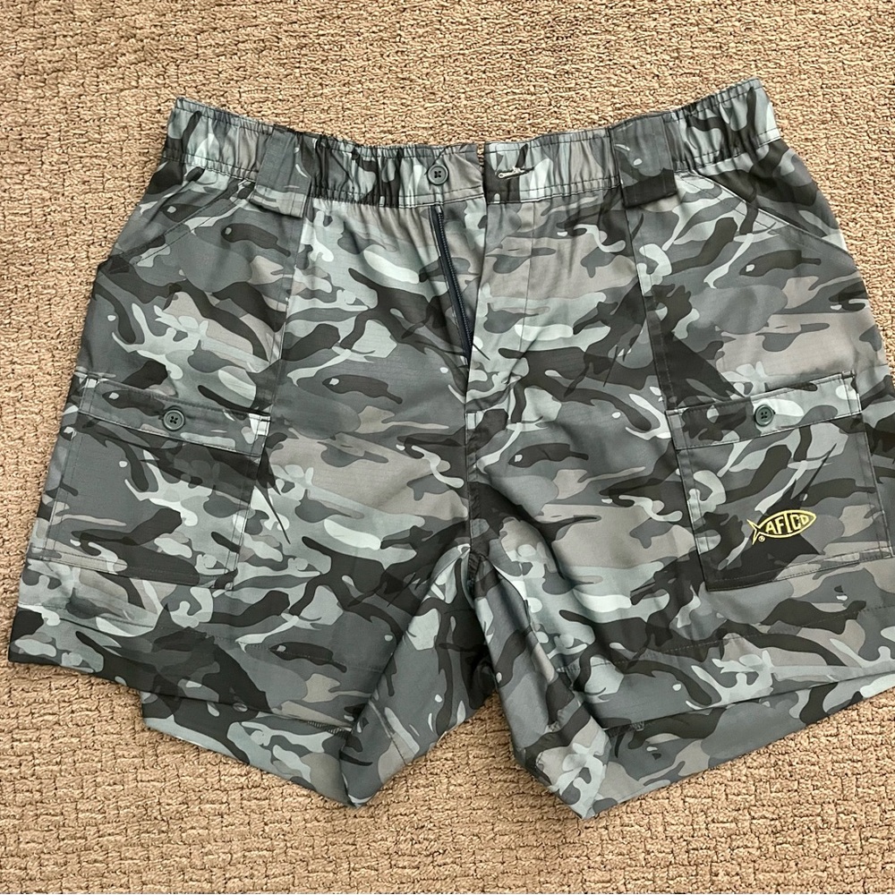 Men’s 38 AFTCO shorts